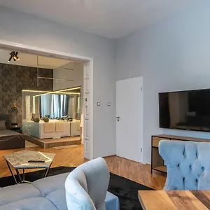 https://luxury-vitosha-apartment.sofiahotelsbg.com